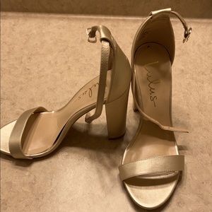 Lulus gold heels (size 6)